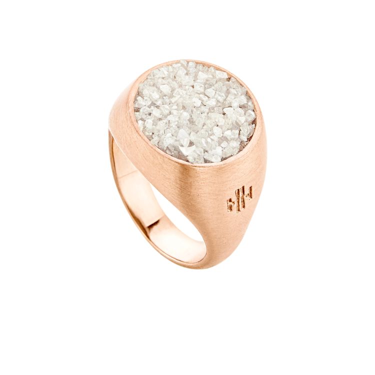 Honor Omano. Signet ring in brushed rose gold with 2.2 carats of diamonds that are fused into the gold