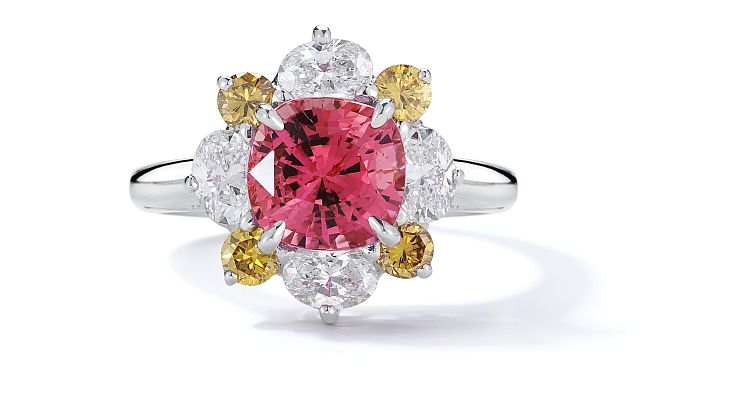 Oscar Heyman ring set with a 2.88-carat padparadscha sapphire and diamonds.