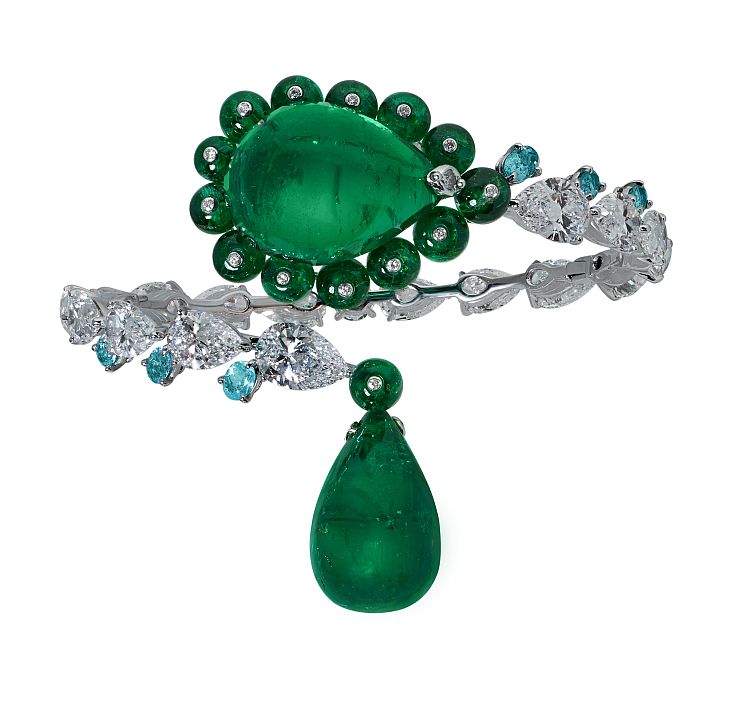  Moussaieff Jewellers. Bangle with 28.37ct emerald, 23.21ct emerald, 19.76cts of emerald beads, 1ct of Paraiba Tourmaline and 17.88cts of diamonds.