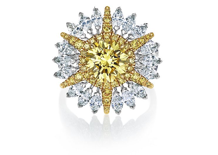 De Beers. Ra white and yellow diamond ring from the Diamond Legends collection.