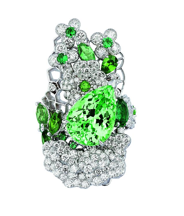 Dior. Dentelle Organza ring in white gold, diamonds, tsavorite garnets, emeralds and demantoid garnets.