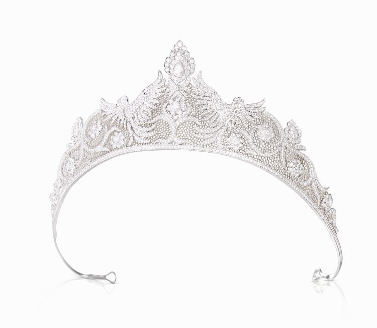 Featuring an intricate design of flowers and birds, this Buccellati white gold tiara is set with 928 round brilliant-cut diamonds weighing 10 carats.