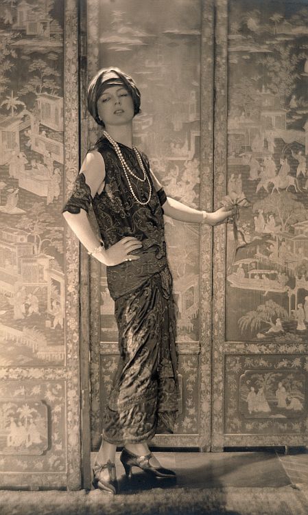 Jeanne Toussaint photographed by Baron Adolph De Meyer, c. 1920.