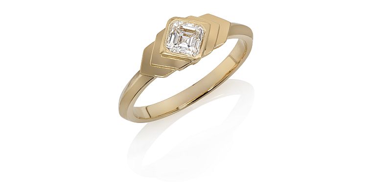Ellie Air Feather ring in 18-karat yellow gold with an Asscher-cut diamond in a rubover setting. 