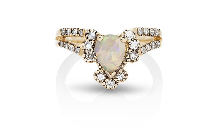 Maniamania Ritual solitaire ring with opal. 