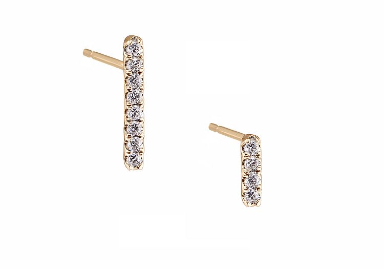 Metiér by Tomfoolery. This pair plays with length — one yellow gold earring set with four diamonds, and the other with eight.
