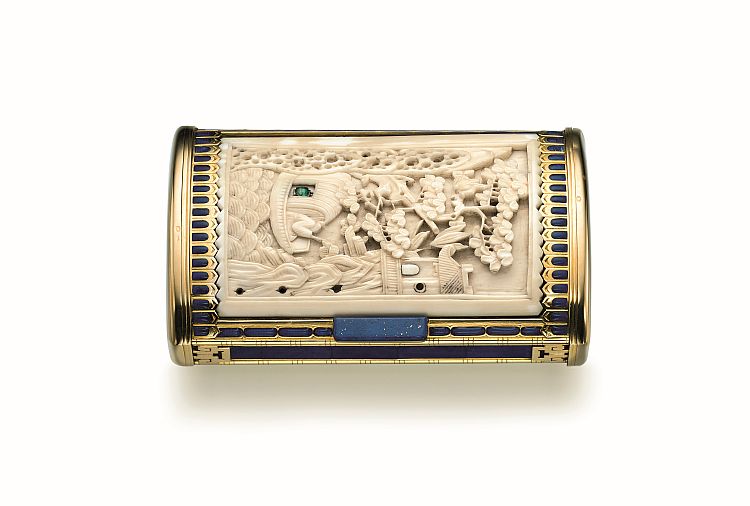 Art Deco ivory, enamel, emerald and lapis lazuli  vanity case, by Cartier, 1929. 
Image: diode SA - Denis Hayoun. 