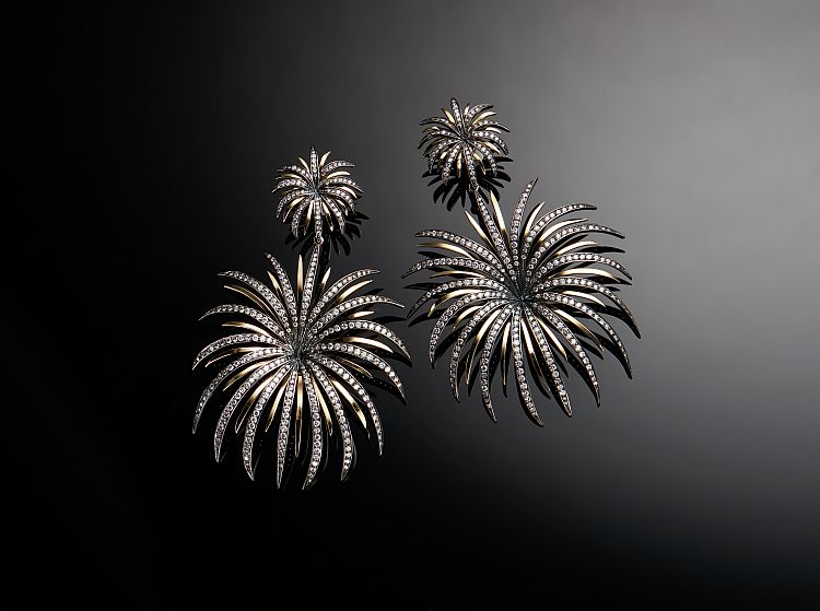 Farone Mennella Fireworks earrings in 18-karat yellow and black gold with 7,14 carats of diamonds. 