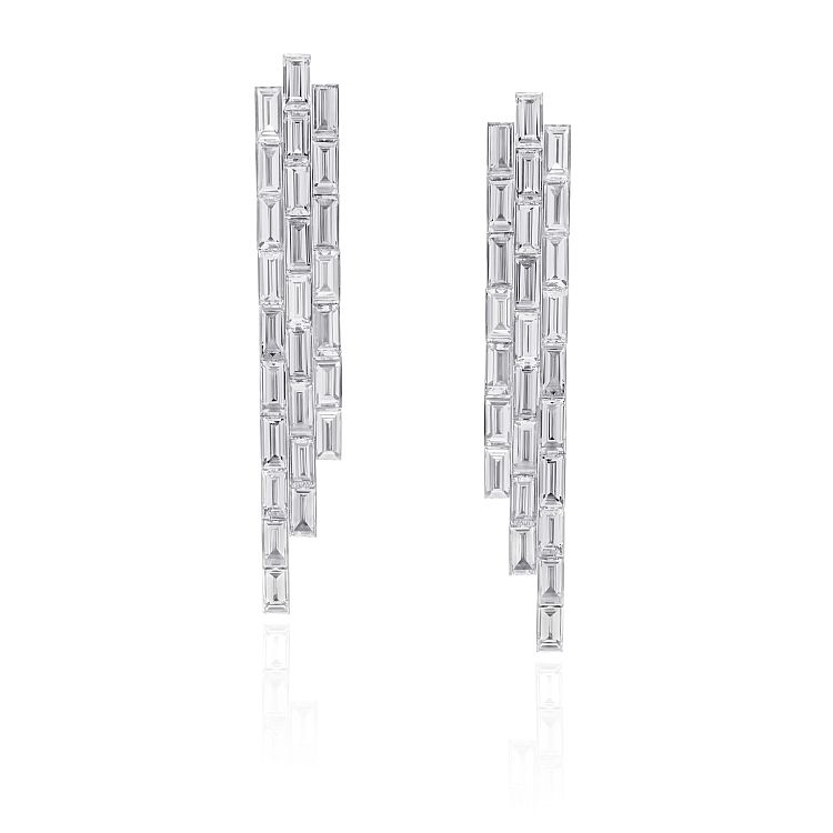 Stenzhorn Iced Zeit earrings with diamonds in white gold. 