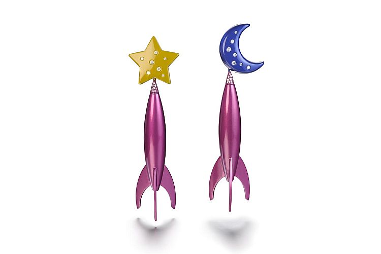 Suzanne Syz Spaceship earrings with diamonds in titanium. 