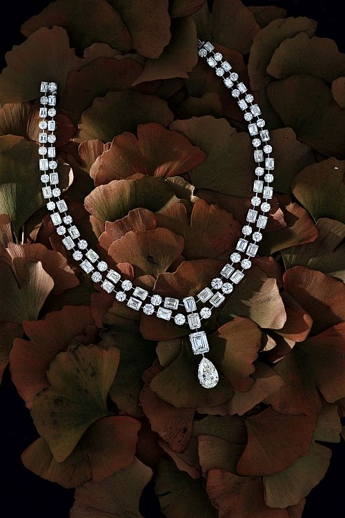 Diamond necklace. (Leo Bieber) 
