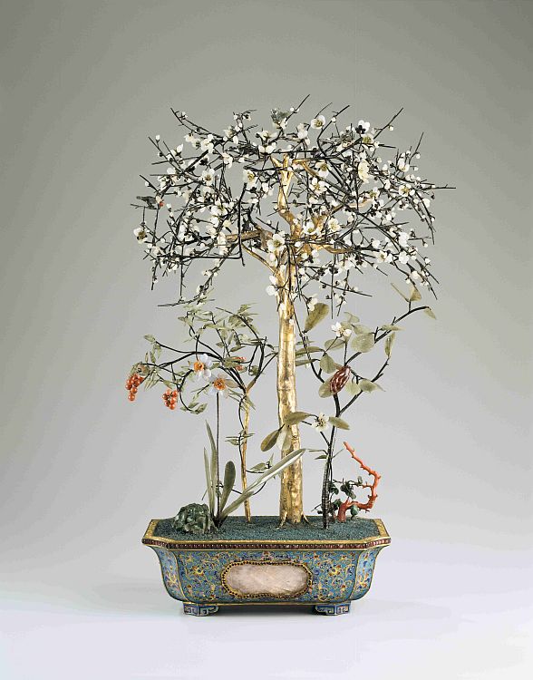 Jardiniere with winter garden from the Imperial Palace Workshops, China, 1790-95. Image: Hillwood Estate, Museum & Gardens.