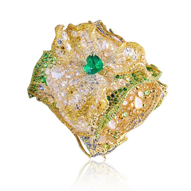Cindy Chao The 2019 Black Label Masterpiece XVIII “Emerald Sculptural Bangle,” with encrusted layers made up of 5,305 pieces of diamonds, sapphires, dematoids, color-changing garnets, tsavorites and alexandrites crafted around a  heart-shaped, 7.61-carat Colombian emerald.