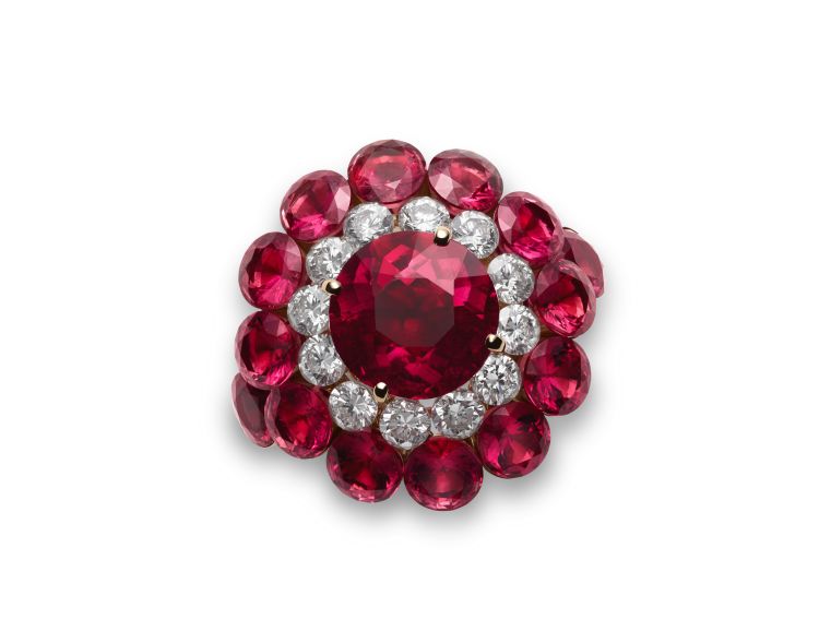 Chopard cluster ring set with rubies and diamonds from the Magical Setting collection.