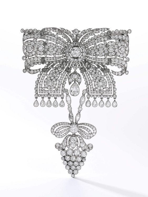 Diamond garland-style brooch by Cartier, 1911, with marquise-shaped, pear-shaped and rose-cut diamonds. Image: Sotheby’s.