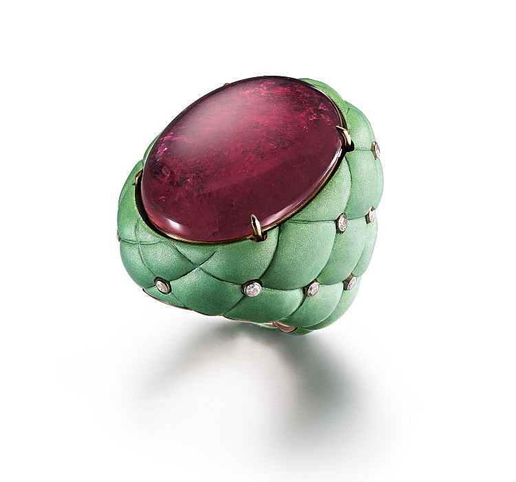 Suzanne Syz Jewelled Chesterfield ring in yellow gold and aluminium set with a 44.78-carat cabochon rubellite and light brown diamonds. 