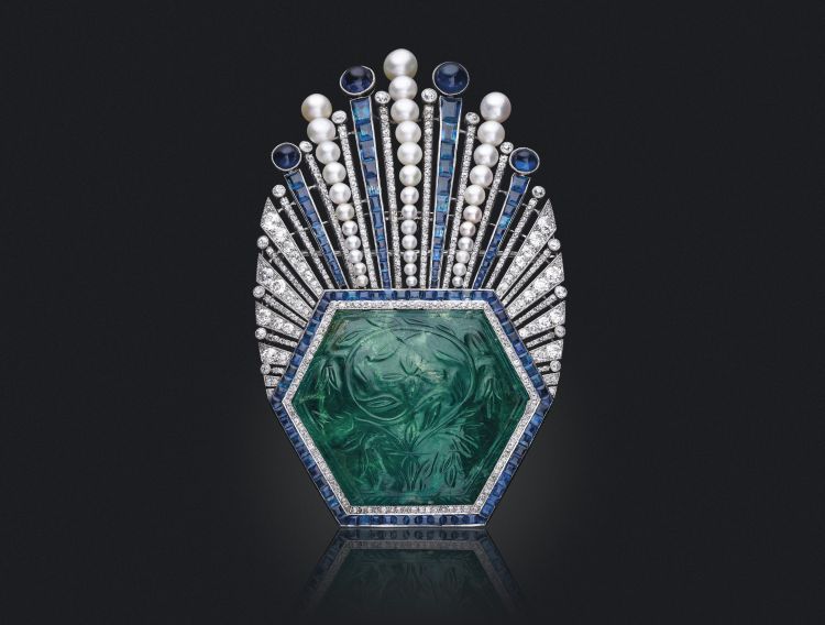Paul Iribe aigrette featuring a carved emerald. Image: Christie's.