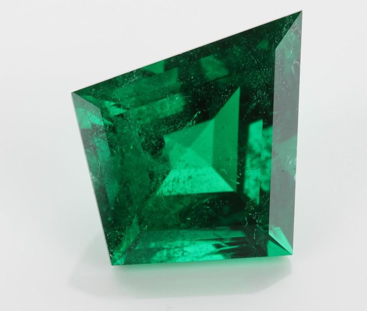 12-carat Zambian emerald from the Kagem emerald mine. Image: Eshed Diam – Gemstar.