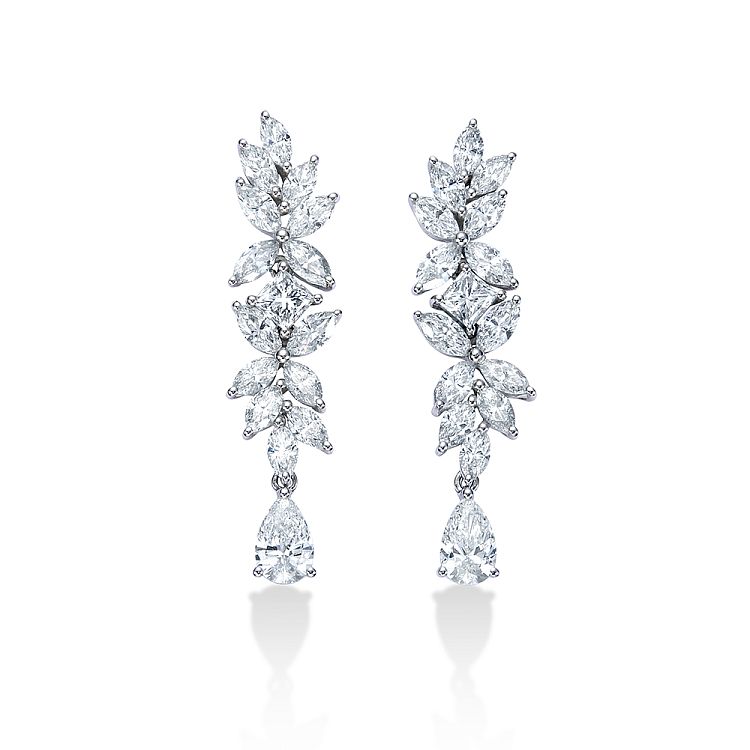Narcisa Pheres 18-karat white gold earrings with 3.11 carats of diamonds from the Aurelia tiara set.