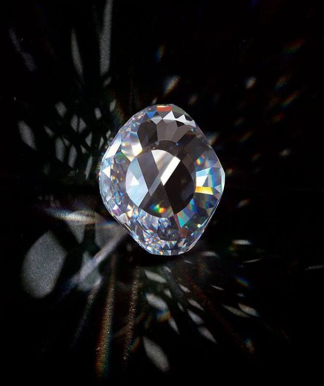 Replica of the Koh-i-Noor Diamond.