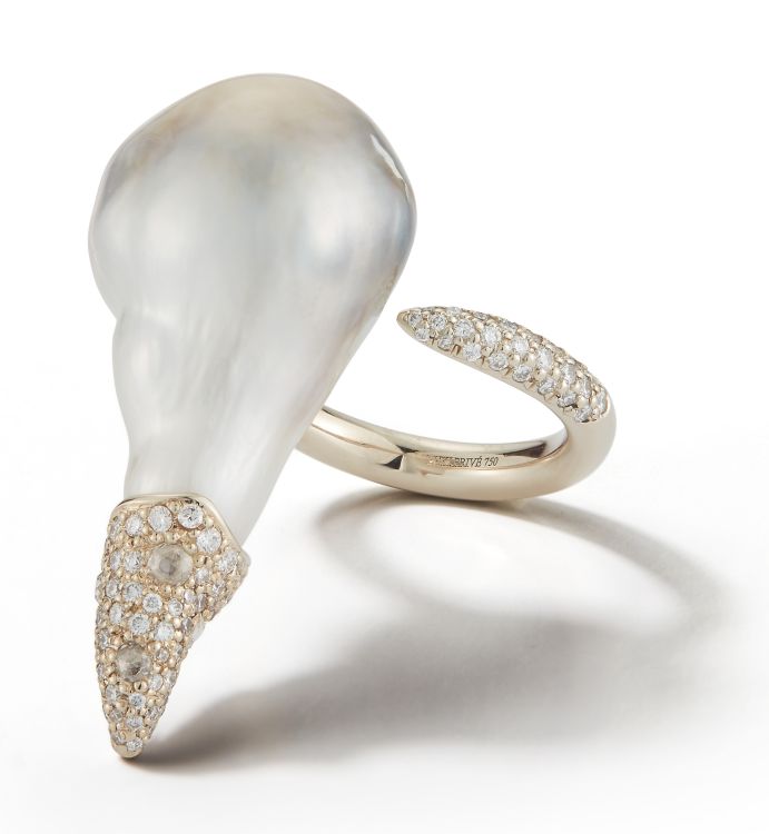 A grey Tahitian baroque pearl features in this 18-karat white gold and diamond ring from the Mizuki Privé collection.