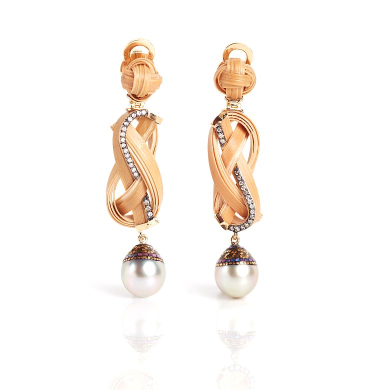 Silvia Furmanovich earrings in 18-karat gold set with diamonds, pearls with abalone
mosaic and bamboo. Photo: Lorena Dini. 