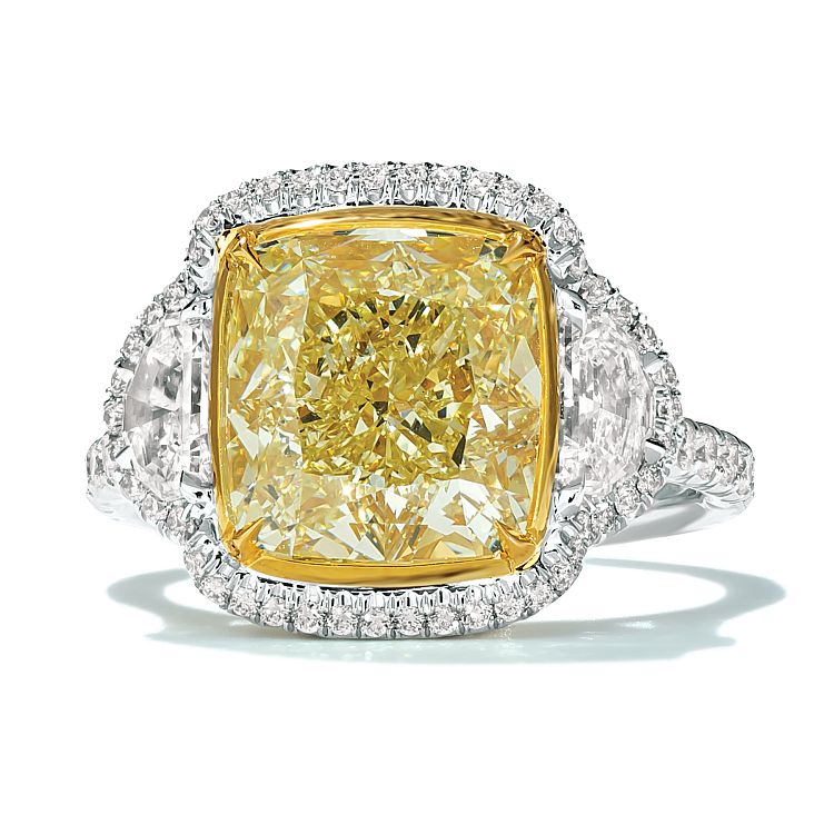 Le Vian Haute Couture ring
with a Sunny Yellow diamond
and Vanilla diamonds.
3 Muzo X Katherine Jetter