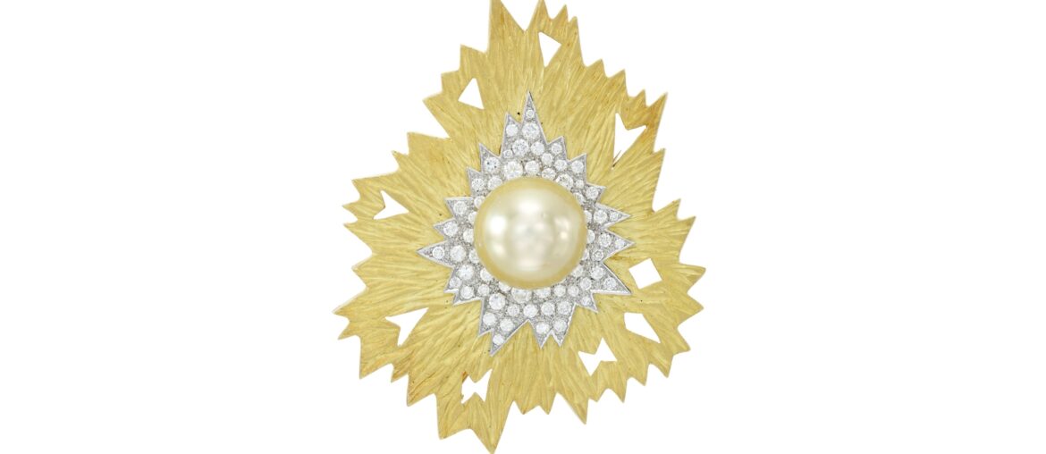 This brooch, which can also be worn as a pendant, is a matching design to the Starburst earrings in the sale. It has similarly been crafted in 18-karat gold and set with a golden pearl and diamonds. It was made in the same year, 1986. (Andrew Grima)