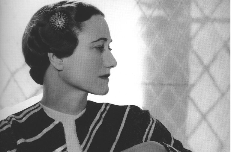 The Duchess of Windsor wearing her Chardon clip by Van Cleef & Arpels, 1937. ©Cecil Beaton / Sotheby's Picture Library.