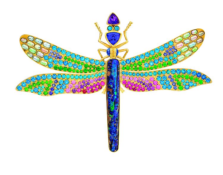 Insects are a common motif as seen in the colorful “Indigo” dragonfly brooch in 18K gold featuring opal, apatite, iolite, tanzanite, tsavorite, and pink and fuchsia sapphires.