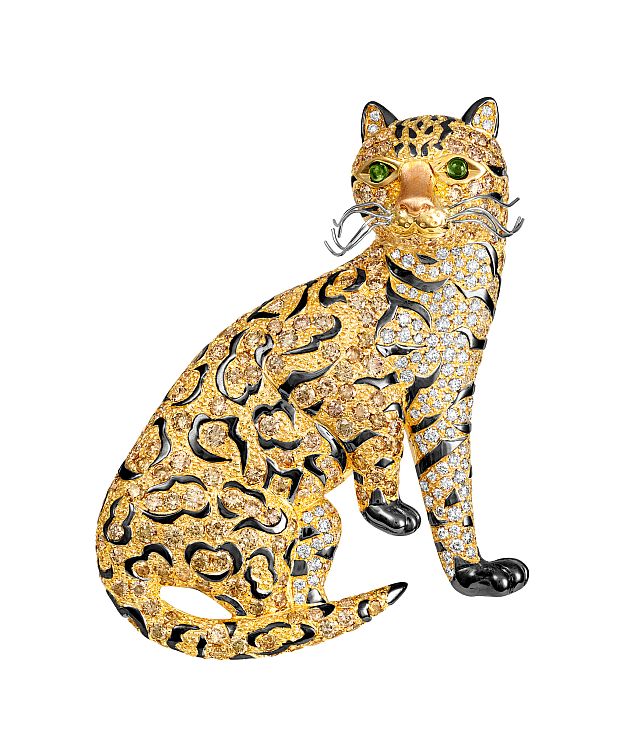 endangered animal close to Paula’s heart is the ocelot, epitomized in “Babu” in 18K gold set with peridot and diamonds (white, black and champagne).