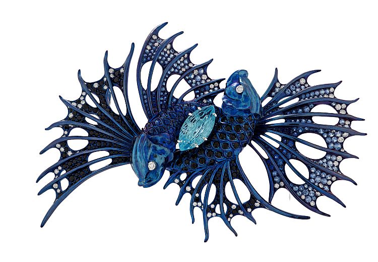 The Waltz of Fighting Fish Brooch by Stephen Webster with Santa Maria aquamarine, black spinels, black sapphires, blue sapphires, diamonds, and titanium, 2019. Photo: Stephen Webster.