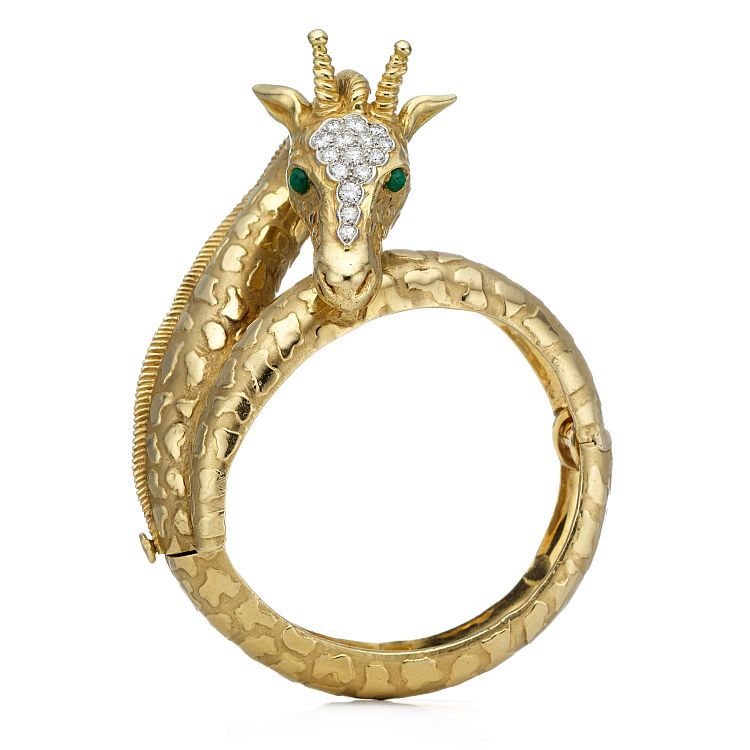 Giraffe gold bracelet by Tiffany & Co. with diamonds and emeralds (eyes), 1969. Photo: Tiffany & Co. Archives 2020.