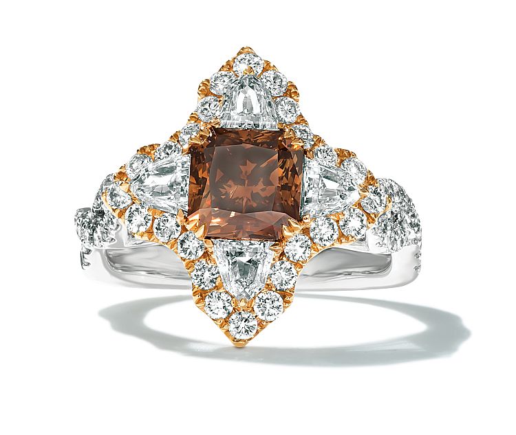 Le Vian Couture ring with a 2.04-carat Chocolate diamond flanked by two 0.83-carat shield-cut diamonds in 18-karat Strawberry gold and platinum.