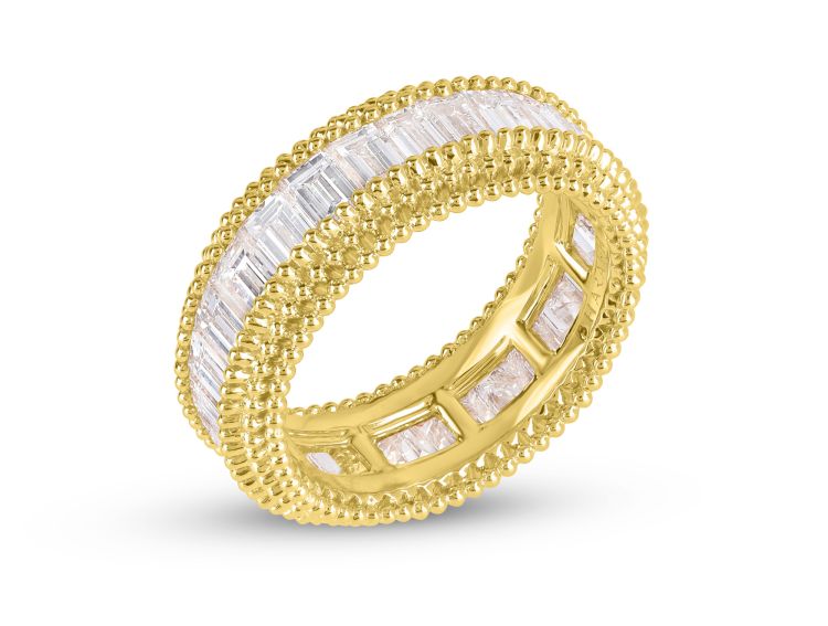 Harakh Sunlight ring set with baguettes in yellow gold granulation.