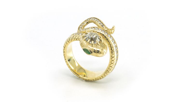 Jenna Blake x Muzo Snake ring with diamonds and Muzo emeralds in 18-karat gold. 