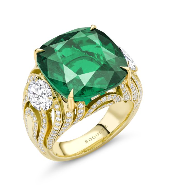 Boodles Kyoto ring in 18-karat yellow gold and platinum set with a cushion shape, 11.49 carat  emerald and 2.41 carats of diamonds. 