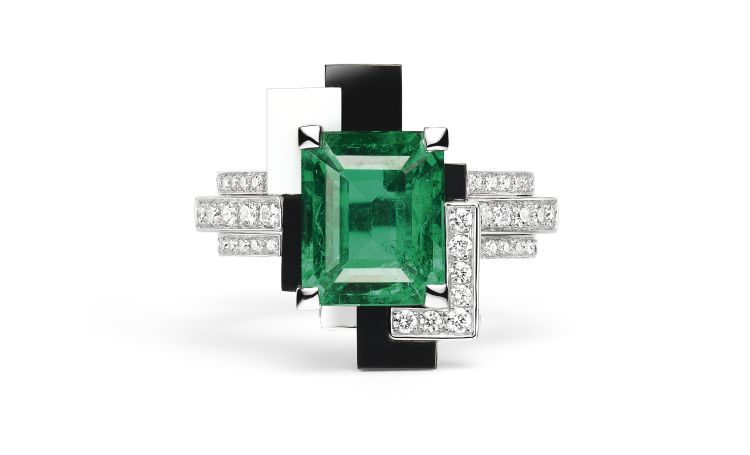 Chaumet Labyrinthe ring in 18-karat gold with diamonds, emerald, onyx and agate. 