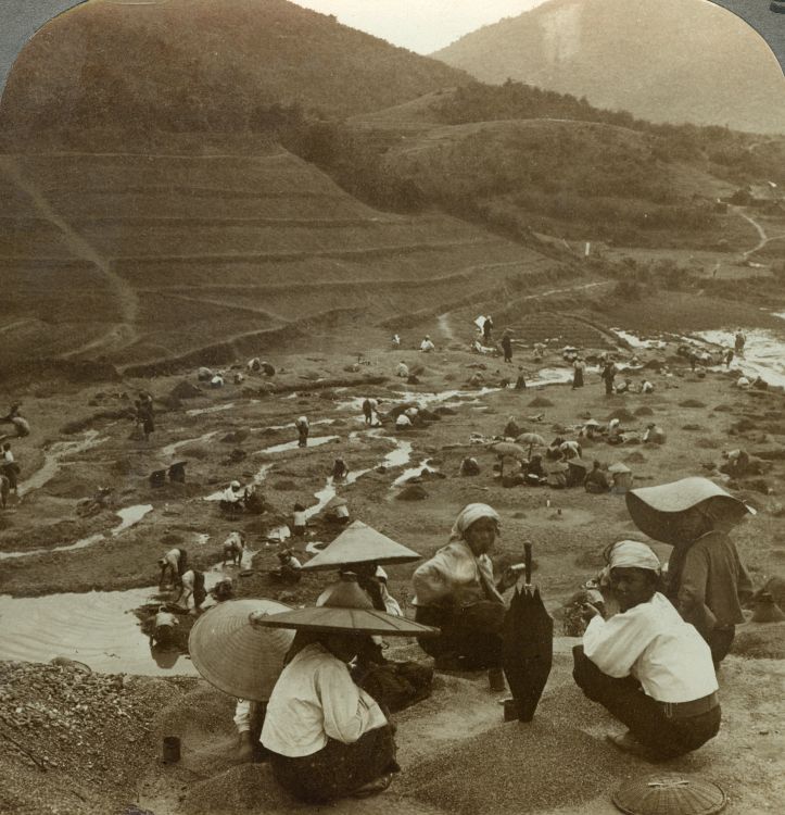 Dredging a river bed for rubies, Mogok, Burma, c1900s, by Underwood & Underwood. Photo: Alamy Stock Photo. 