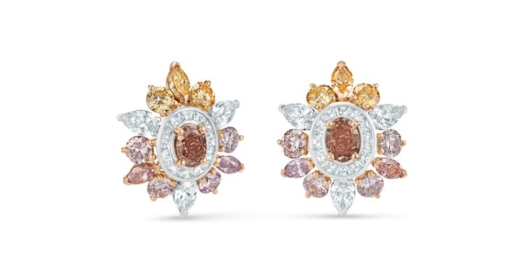 De Beers Motlatse Marvel earrings in 18-karat gold and natural colored diamonds.