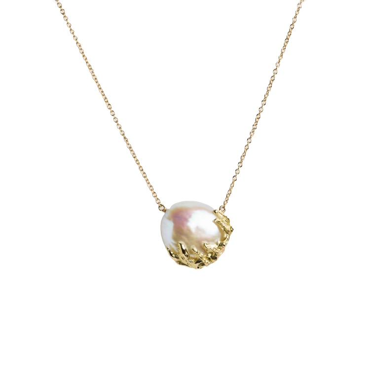 Jessie Thomas pendant in 18-karat gold with an encased pearl. Photo: Jessie Thomas. 