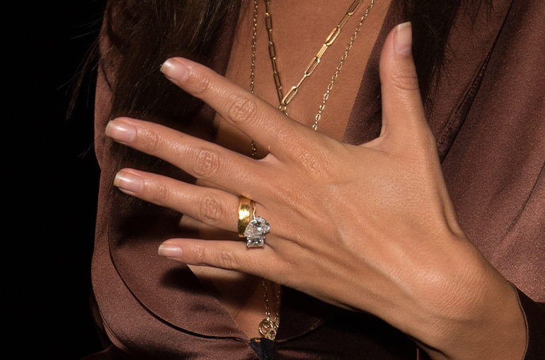 Emily Ratajkowski’s engagement ring in July 2018. Shutterstock