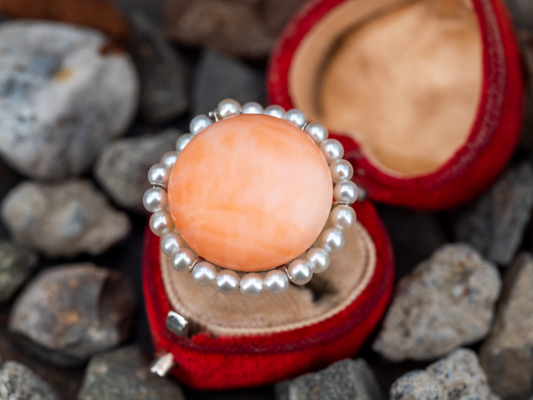  Cocktail ring centered with one round cabochon cut natural coral bordered with 24 cultured saltwater pearls. Photo: EraGem.