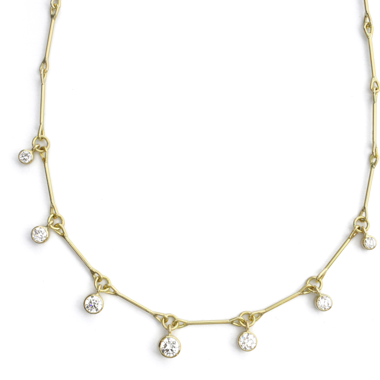 Necklace made with recycled diamonds and 18-karat recycled yellow gold, whose links are formed completely by hand. Photo: Tura Sugden.
