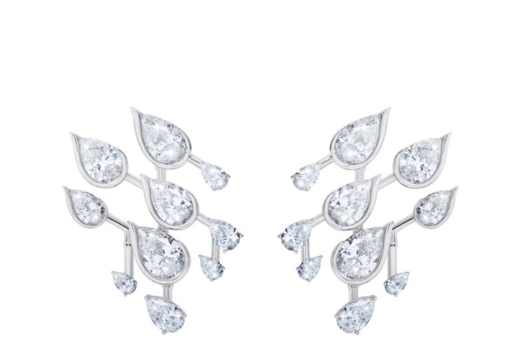 Fernando Jorge High Flare earrings in 18-karat Fairmined gold with 16.82 carats of pear-shaped diamonds.