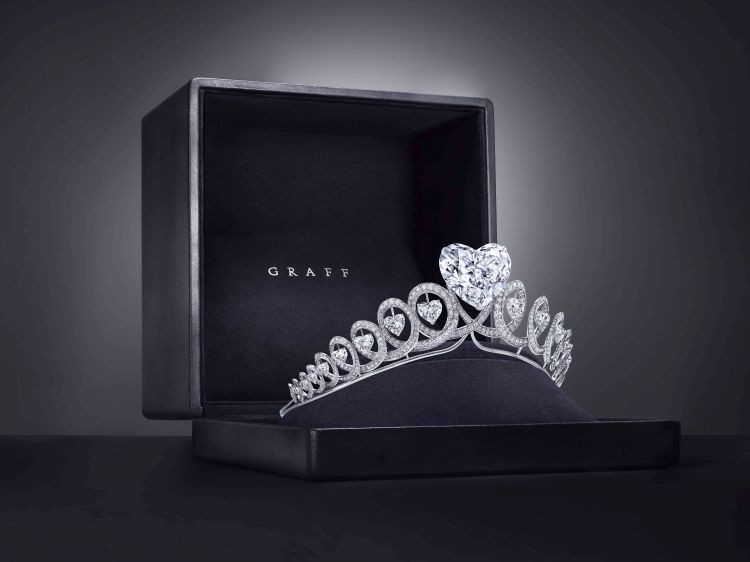 Graff Infinity tiara set with a heart-shaped, 157.80-carat diamond. 