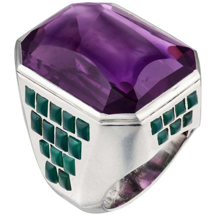 Suzanne Belperron amethyst and emerald ring. Photo: 1stDibs. 