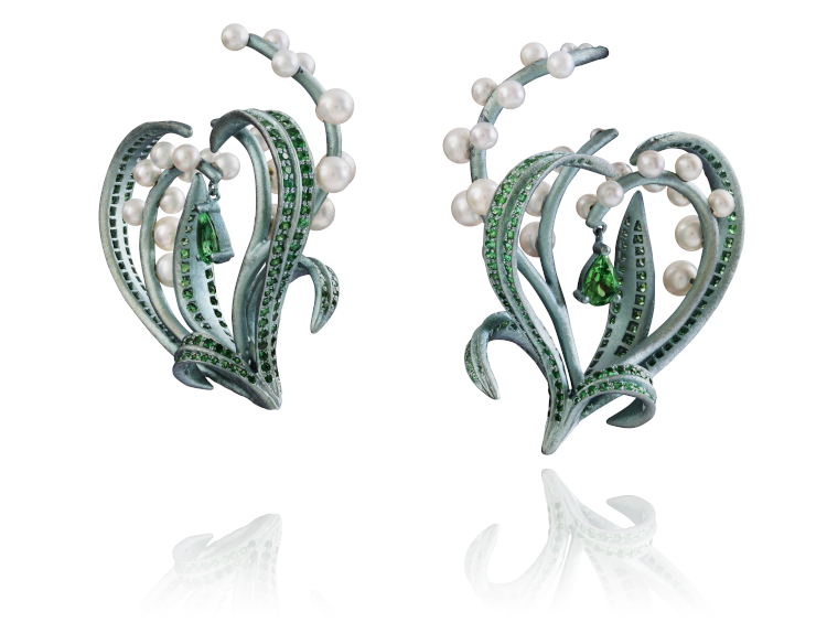 Lydia Courteille Lily of the Valley earrings in titanium with tsavorites and pearls. Photo: Lydia
Courteille. 