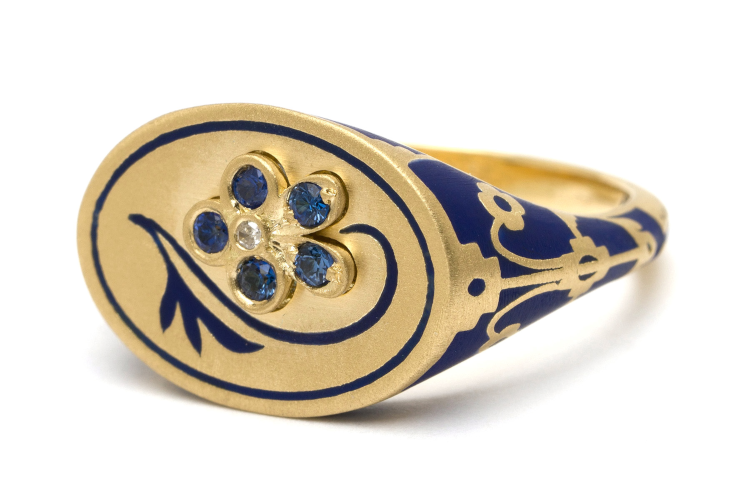 Sofia Kaman pansy ring in 18-karat matte gold with navy blue enamel and blue sapphires. Photo: Sofia Kaman.