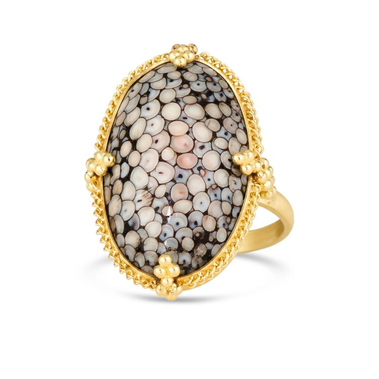 Amáli Jewelry ring with snakeskin agate in 18-karat gold.